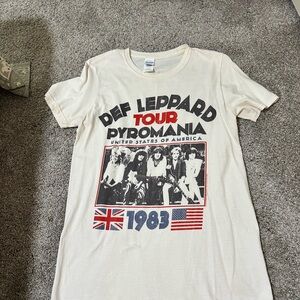 Def Leppard band tee
